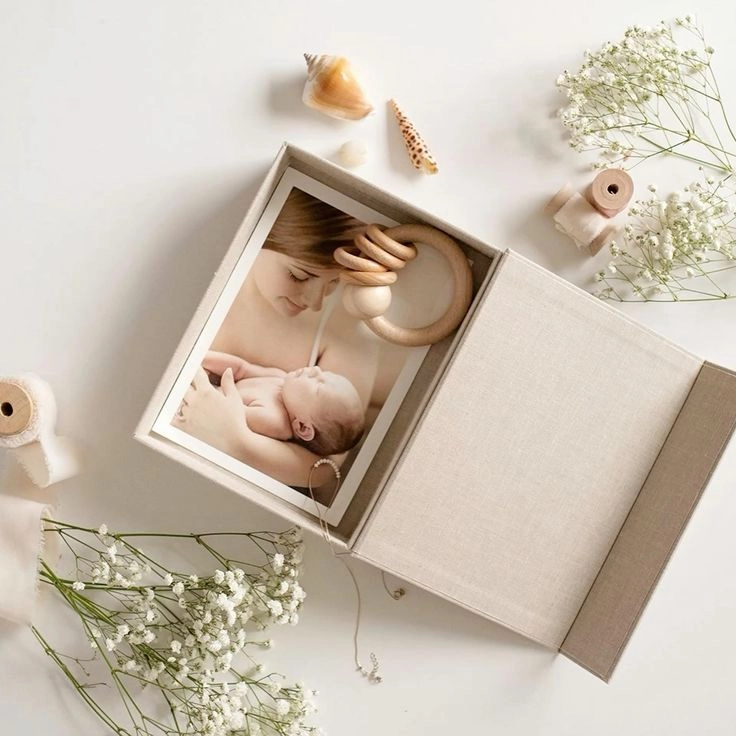 Caja Pino Redonda — Caja de memoria en Cali